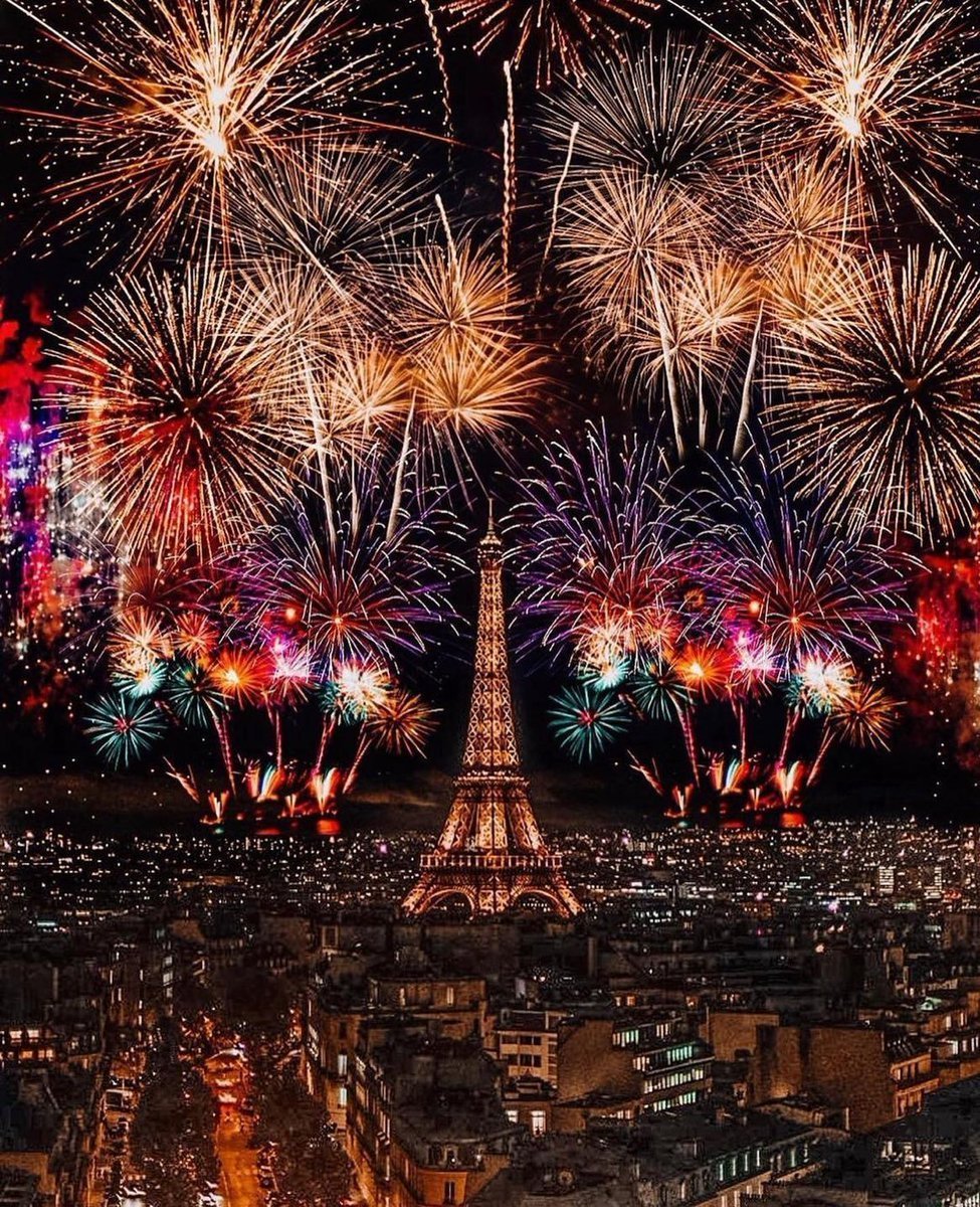 HAPPY NEW YEAR 2026 PARIS, FRANCE 🎇

📷: constantinamoi