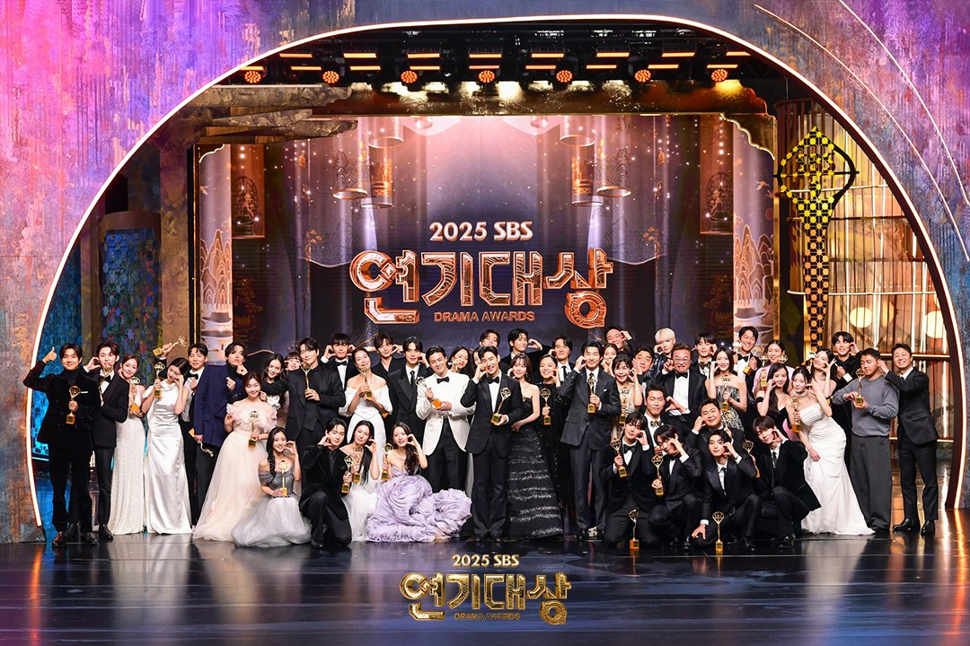 <2025 SBS 연기대상>
AWARD WINNER🏆

수상하신 모든 분들 축하드립니다🎉
2026년도 SBS 드라마와 함께해 주세요💖

#2025SBS연기대상 #SBSDramaAwards
#2025연기대상 #SBS드라마 #연기대상