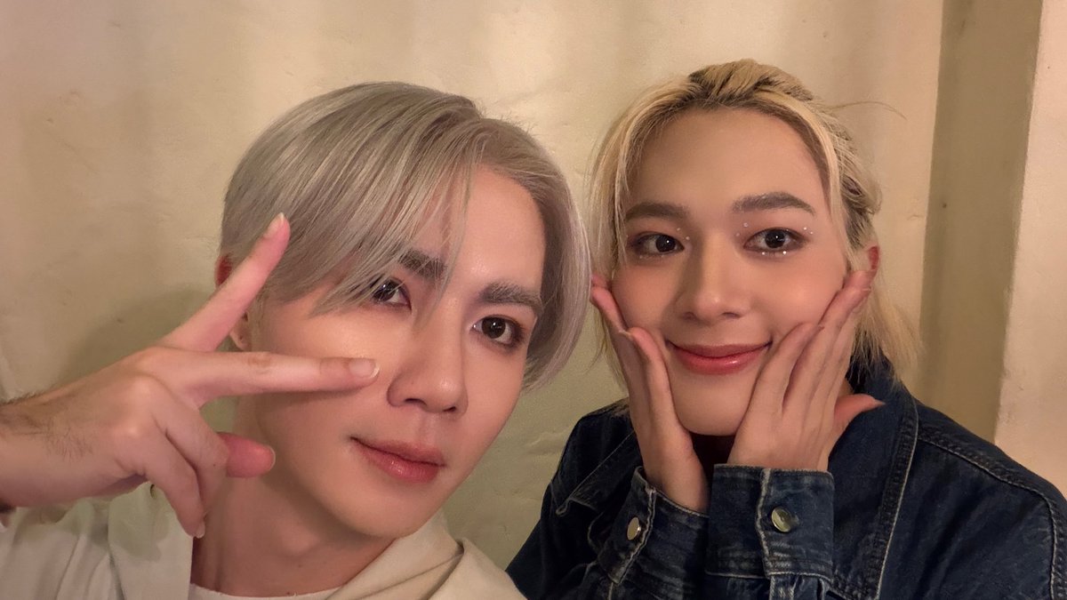 Happy New Year ขอให้ทุกคนมีความสุขมาก ๆ สุขภาพร่างกายแข็งแรง ทำงานแฮ้ปปี้ สมหวังทุกเรื่อง มีใจกับ...