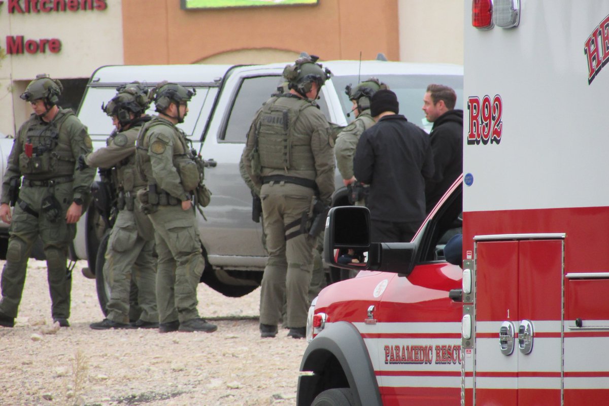 batsteg's tweet photo. Heavy police SWAT Henderson Sante apartments on bruner and St Rose https://t.co/dVekSfM8mK