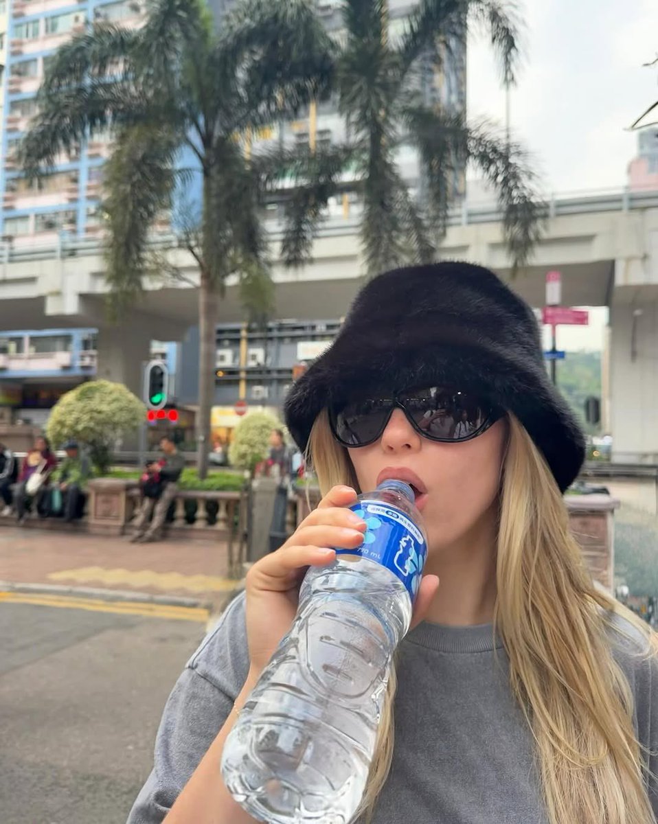 reneerapp's tweet image. i did everything but die this year