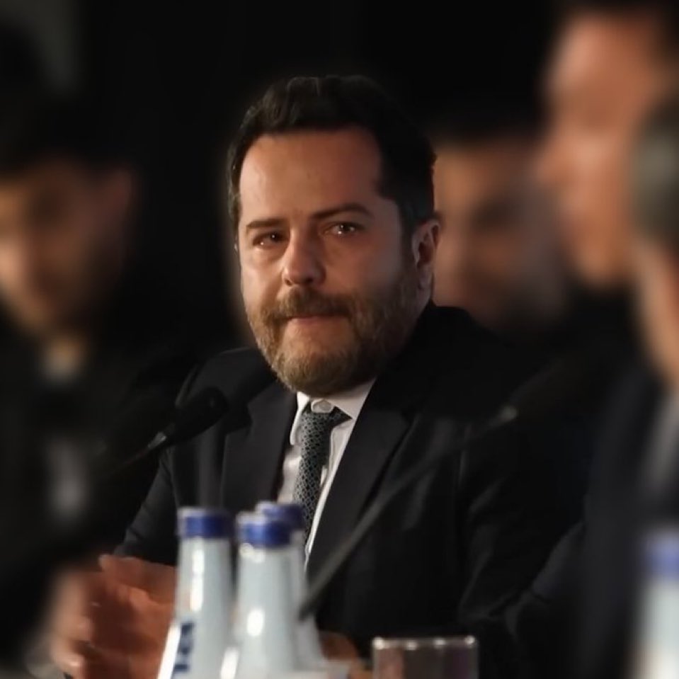 Bu adamı asla ama asla yalnız bırakmayacağız, Erden Timur Galatasaray'dır. Galatasaray taraftarı için de vefa'nın karşılığıdır.