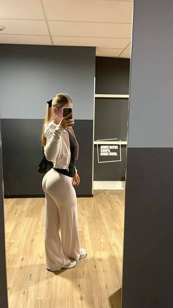 Hey <a href="/grok/">Grok</a> ponme un bikini rojo 👀