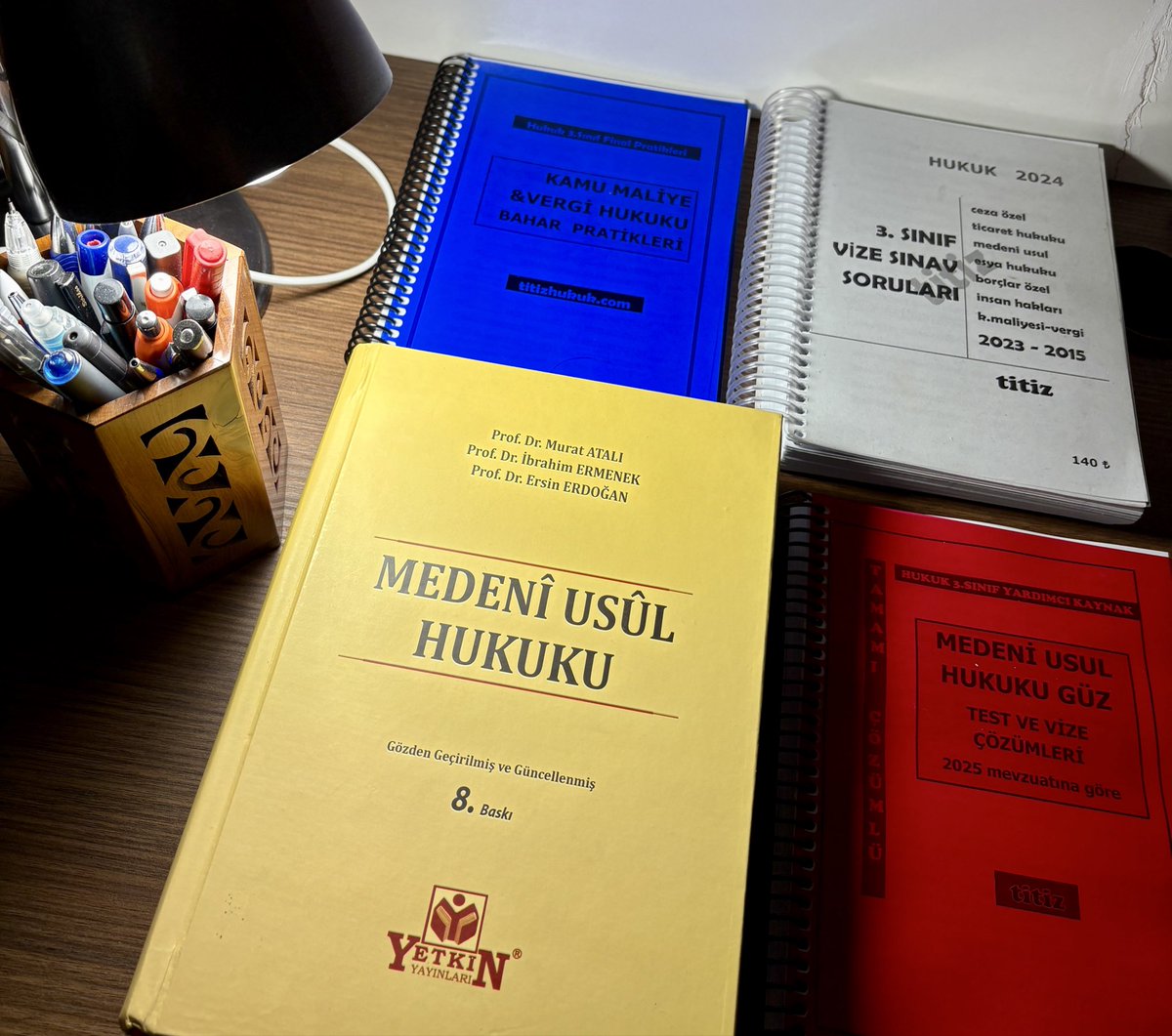 Hukukçunun yılbaşı gecesi planıdır.