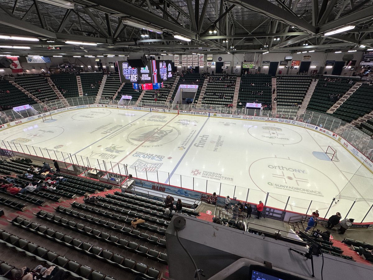 RobLippolis's tweet image. Sellout crowd today in Glens Falls!

On air: 2:45 p.m. 
Puck drop: 3:00 p.m. 

🆚: Maine Mariners
📻: @HITS959WCQL  
🎧: bit.ly/ADKThunderRadio
🖥️: flosports.link/39NEUD6