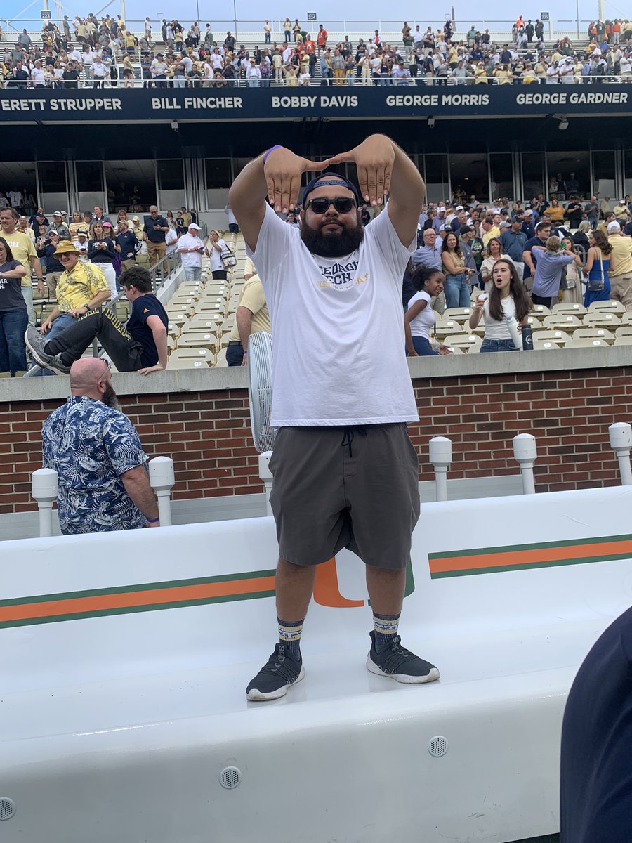 Paradi5e5's tweet image. Probably these same benches 😂😂