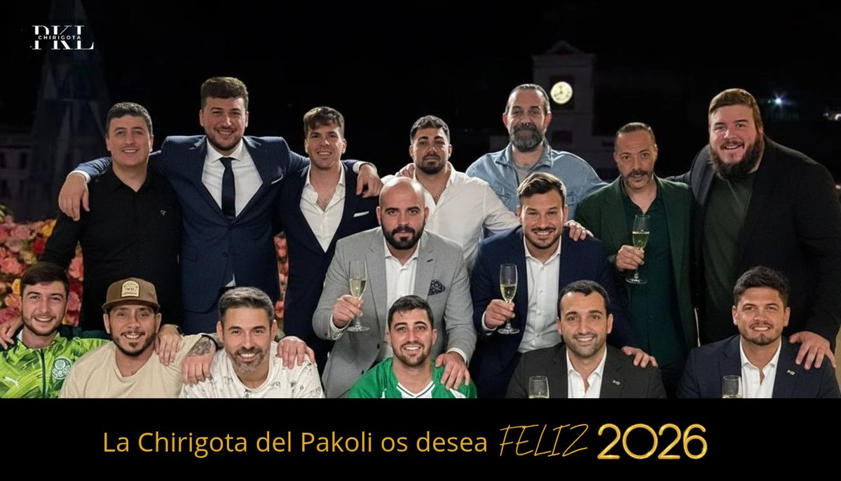 Desde el balcón situado entre la <a href="/CristiPedroche/">Cristina Pedroche</a> y <a href="/ZonaGemelos/">ZonaGemelos</a> , esta familia chirigotera os desea un 2026 cargado de amor, salud y carnaval! Muuucho carnaval🥂