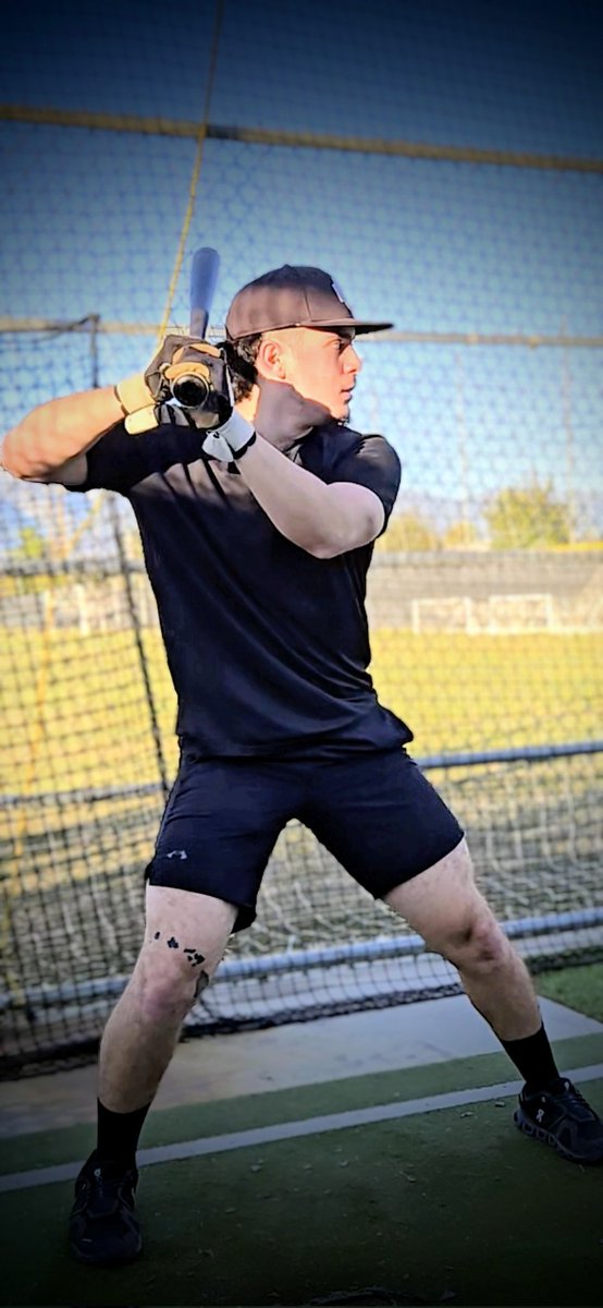 LoganEscoto's tweet photo. Snowing in Iowa, no problem.  Ill just get my work in here in southern California.  Locked in. @DordtBaseball @dordtuniversity https://t.co/5Na8EfWgUx