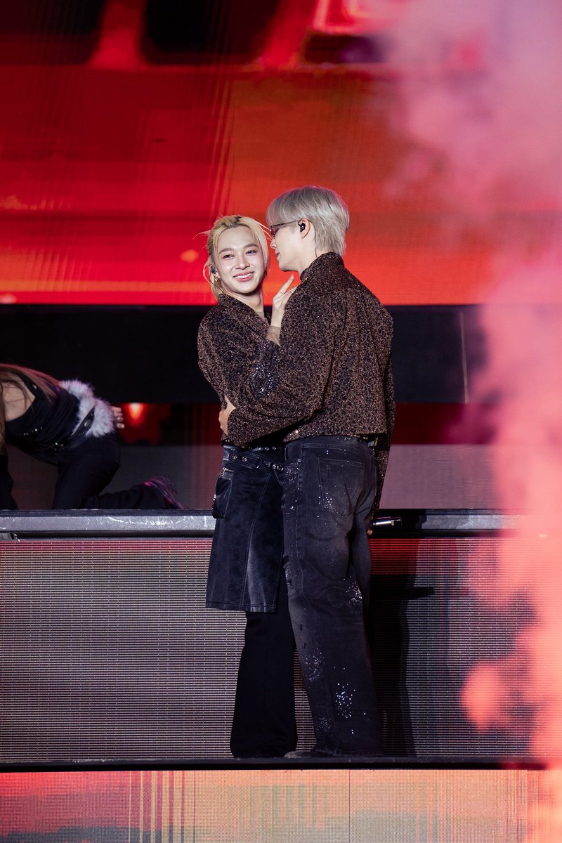 DMDMusicTH's tweet image. ภาพบรรยากาศของ “ซี” และ “นุนิว” ในงาน ICONSIAM Amazing Thailand Countdown 2026 ⭐️

ขอขอบคุณ @iconsiam  ที่ให้เกียรติ “ซี” และ “นุนิว” ได้มามอบความสุข พร้อมโชว์เพลงสุดพิเศษในวันนี้นะคะ 🥰

และขอขอบคุณทุกกำลังใจจากทุกคนในวันนี้ด้วยนะคะ 🫶🏻✨

ZEENUNEW COUNTDOWN ICONSIAM…