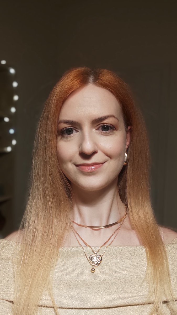 nativeNata's tweet image. Щасливого Нового року, мої хороші 💛✨🥂