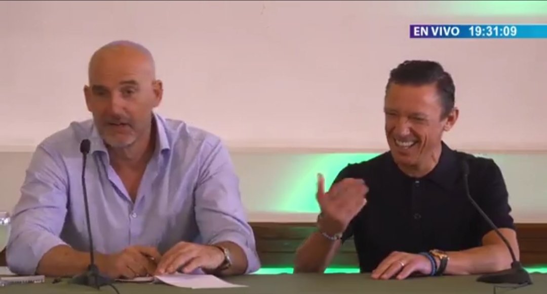 Yo se lo robé, pero él se lo había robado ya a alguien más.
Frankie Dettori  dijo así, con una gran sonrisa sobre el origen de su  salto del ángel, haciendo referencia a Ángel Cordero, jockey puertorriqueño, durante su primera aparición pública en el Hipódromo Nacional de Maroñas