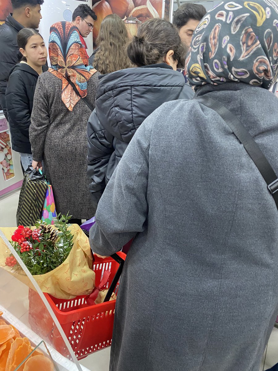 BELGNAKBAY's tweet photo. 2025 yılında Kokina alanlar 

Teyze 1 
Ben 0 

#NewYear2026 
#YeniYıl https://t.co/Hwto05GZrg