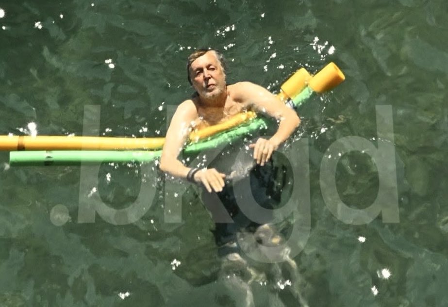 peterlanee's tweet image. May we take a moment to appreciate all of the incredible new Paul McCartney photos of 2025