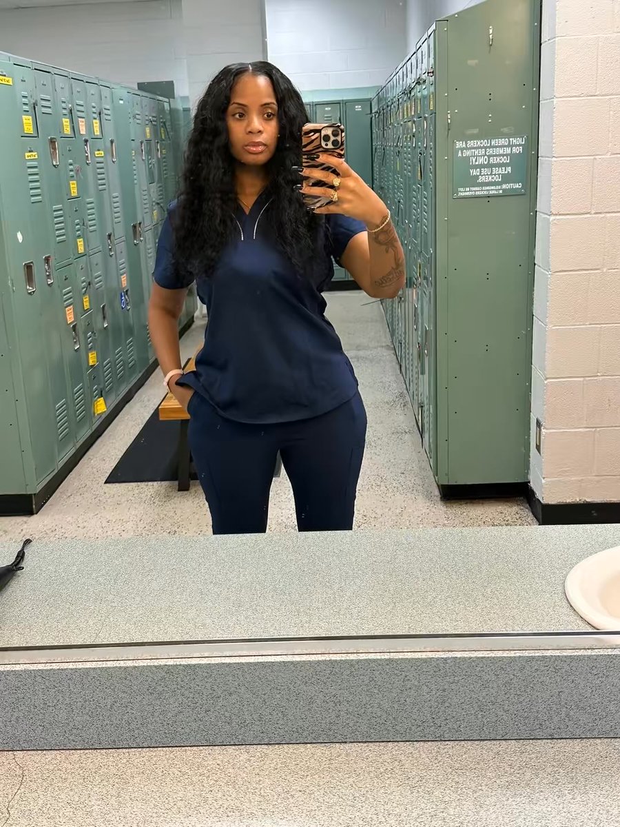 PlantBasedNe's tweet image. I love working out at the Y on my lunch breaks but they really need to clean the mirrors.