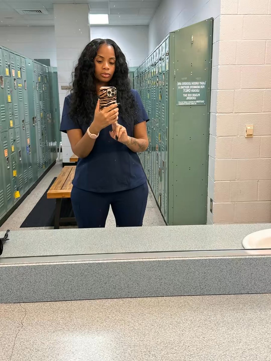 PlantBasedNe's tweet image. I love working out at the Y on my lunch breaks but they really need to clean the mirrors.