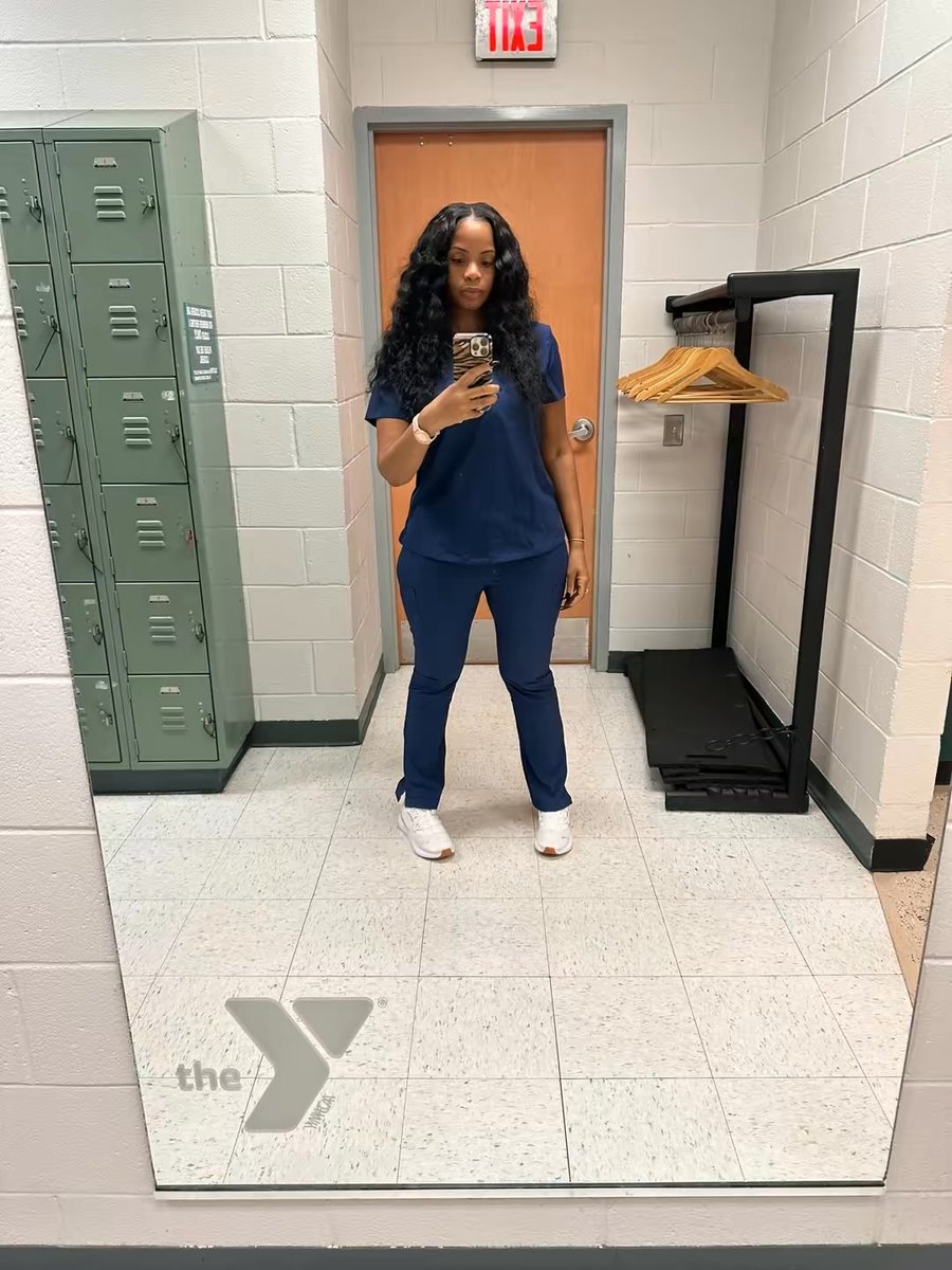 PlantBasedNe's tweet image. I love working out at the Y on my lunch breaks but they really need to clean the mirrors.