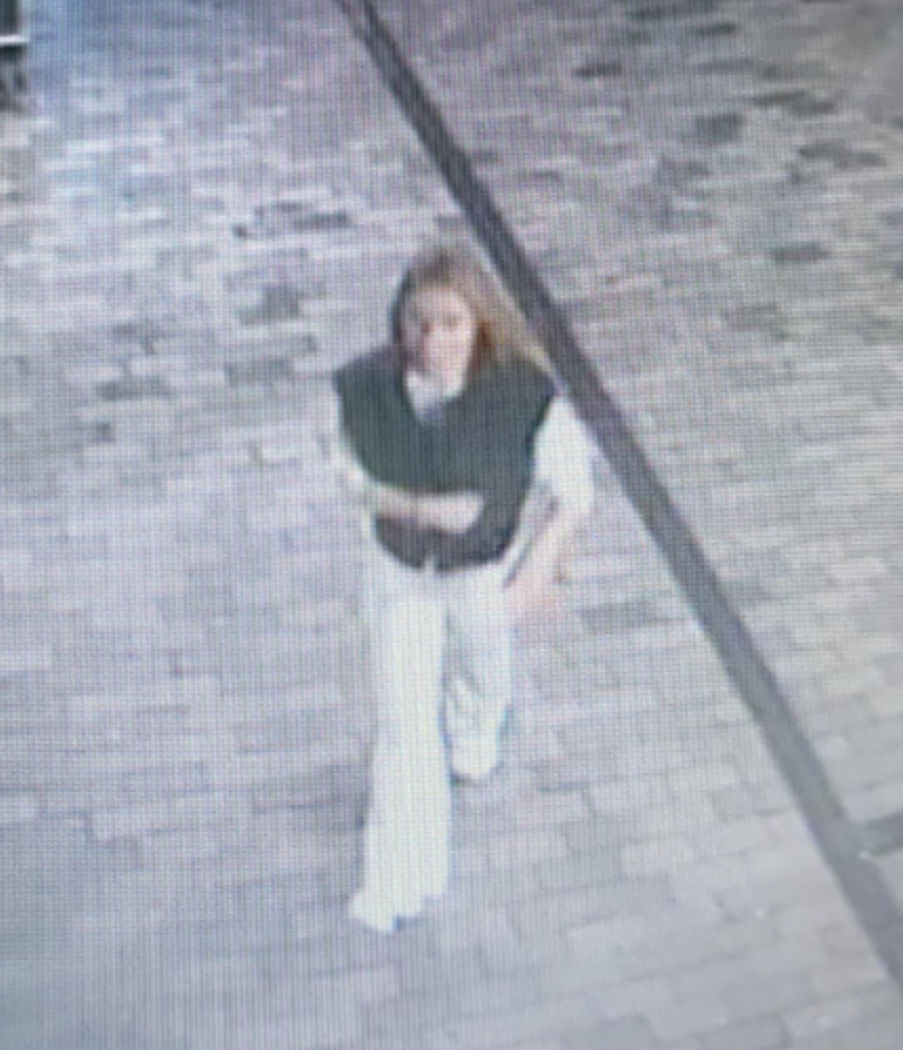 kent_police's tweet image. We're appealing for help to find a missing teenager from #Maidstone. Maisie Cornish was last seen at Maidstone train station at around 11pm on Tuesday 30 December, where it is believed she may have caught a train to #London. Find out more: kent.police.uk/news/kent/late…