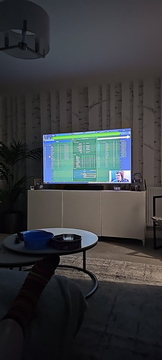 egey21's tweet image. Nice chilled #NYE continuing to re-watch #Thames @DoctorBenjy while the wife is out drinking with friends