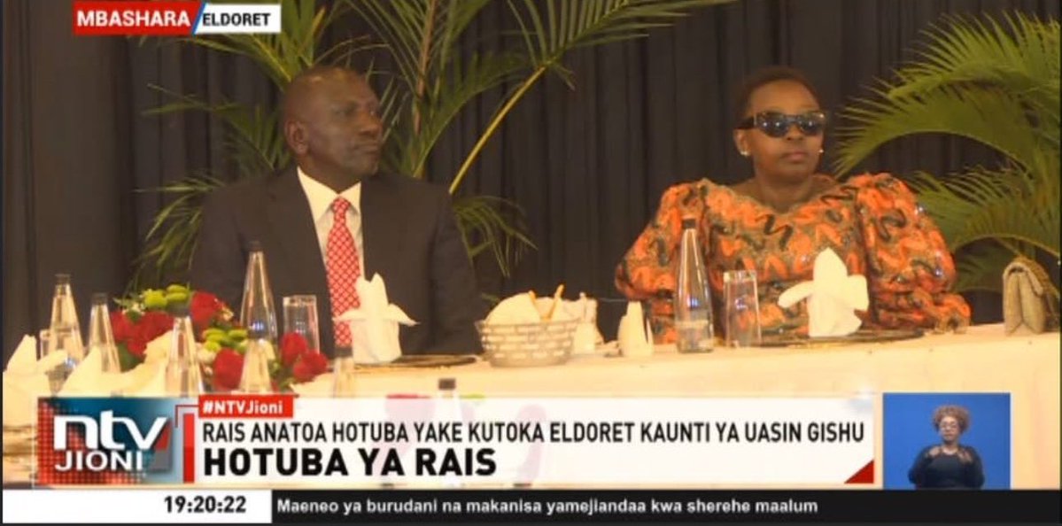 ItsOpuk's tweet image. "niko tu na yeye juu ya watoto"