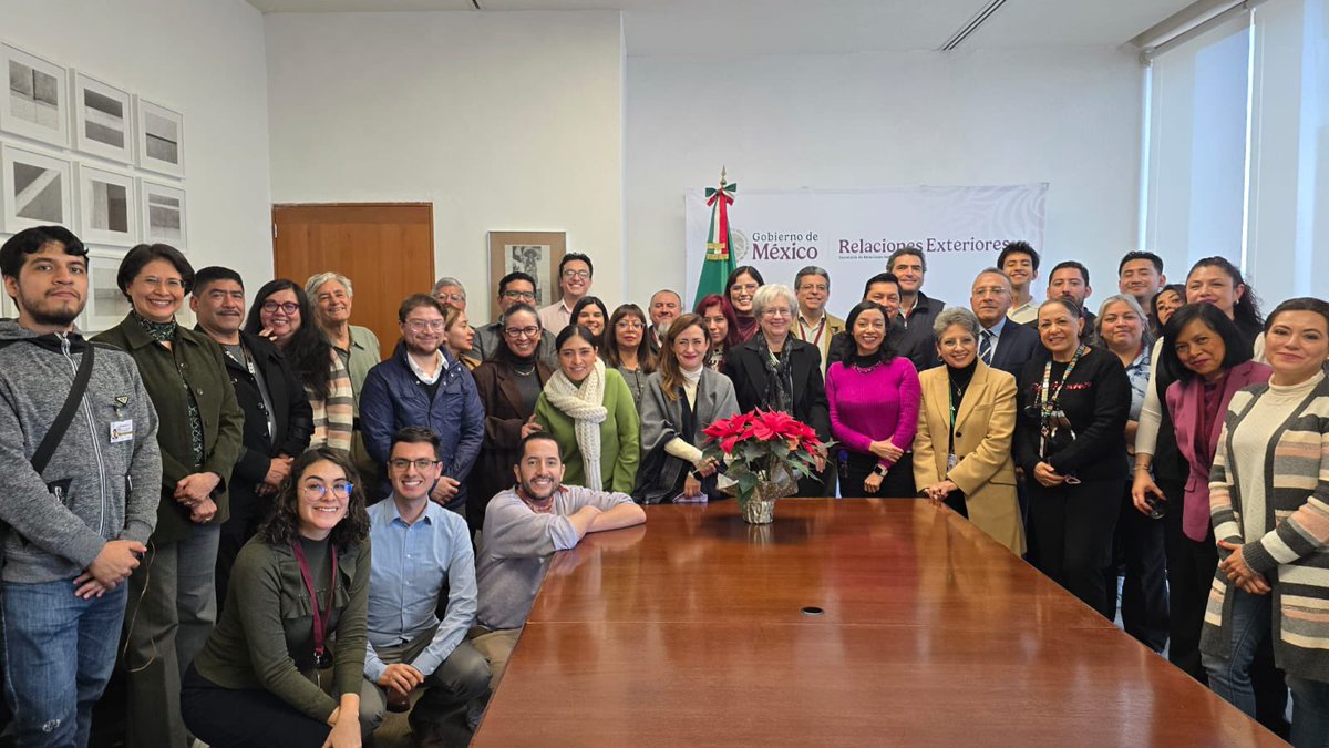 Despedimos el 2025 con este gran equipo de trabajo de la SSALC, deseando que el 2026 sea un gran año para México 🇲🇽 y para la región latinoamericana y caribeña. ¡Feliz Año!
