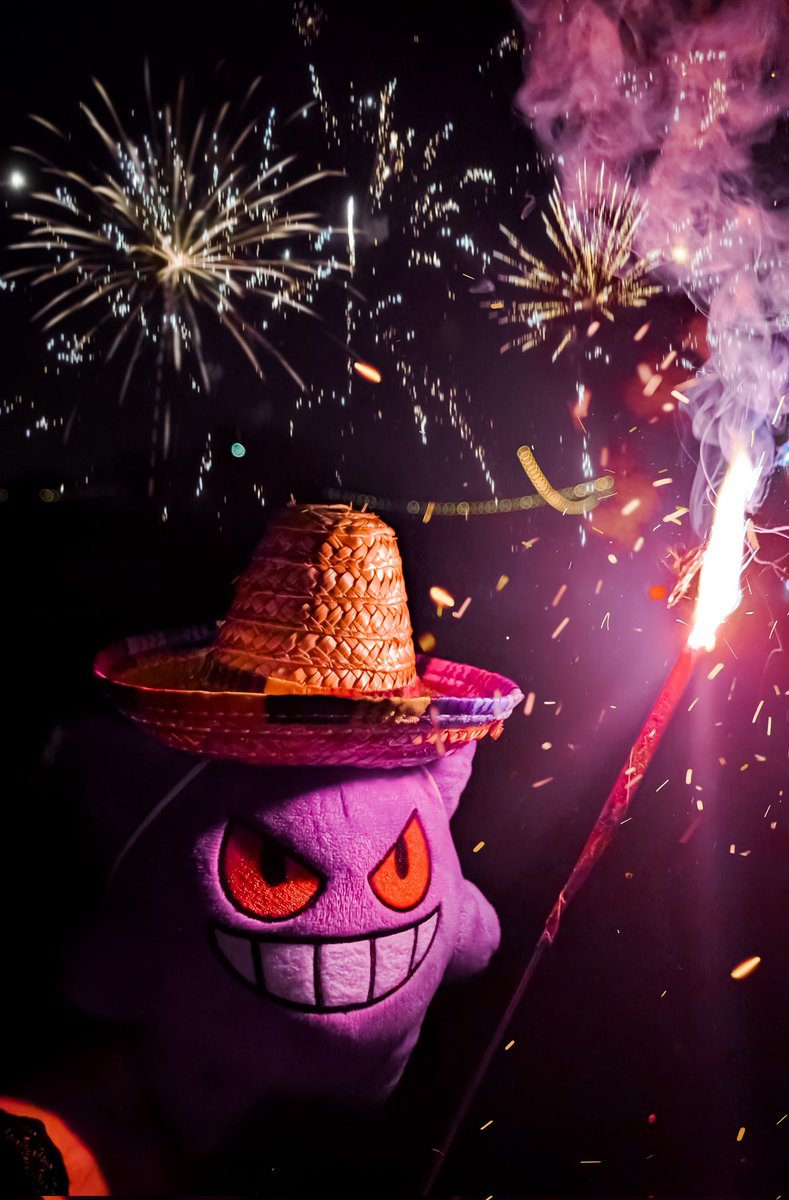 avianoir's tweet image. HAPPY NEW YEAR FROM GENGAR