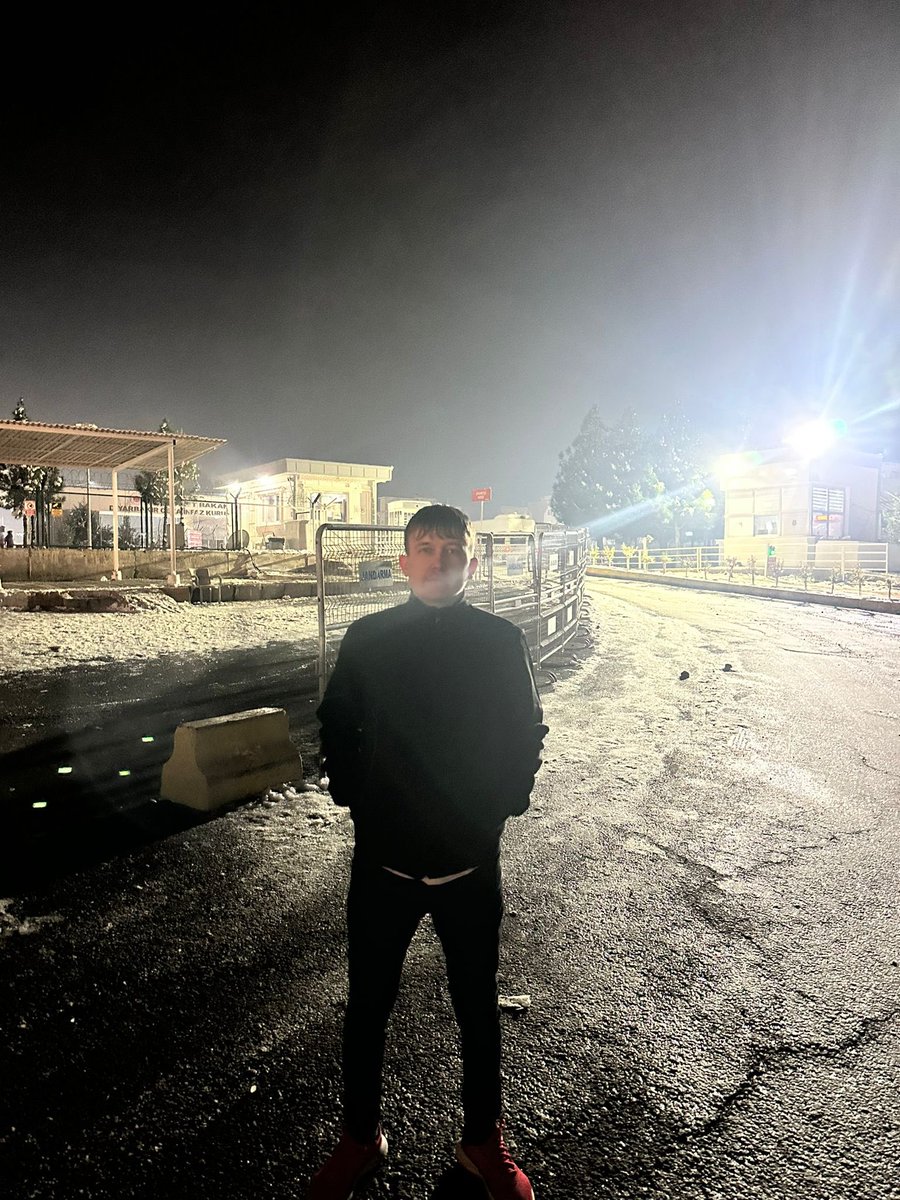 Allah’a şükürler olsun bugünlerde bitti bu kötü günde insanların omuzuna değilde gönlüne dokunmanın vefasını bizzat yaşadım yaşattılar bana  iyiki varsınız hep var olmanız dileğiyle arıyan soran mektup atan Benı DİYARBAKIRDA yanlız hissettirmeyen sonsuz teşekkürler iyiki VARSINIZ