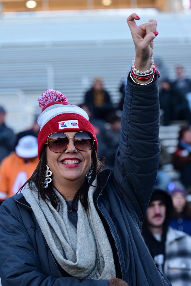 Mash that ❤️ and hit the 🔁 if you woke up a Bowl Champion today!!