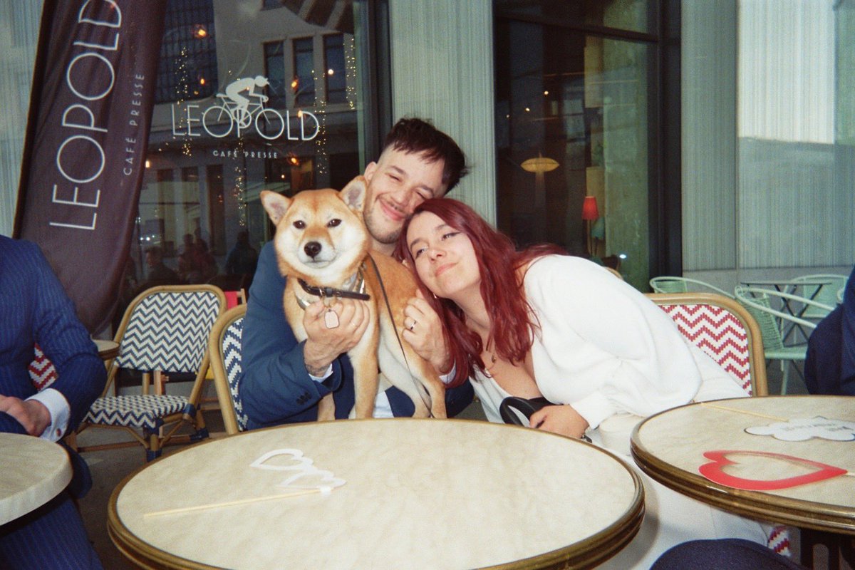 IosuaRodriguez's tweet image. 2025 ha sido el mejor año y uno de los más duros de mi vida.
Me he casado, mudado, opositado y creado un contenido del que estoy orgulloso.
Pero sin duda, de lo que más orgulloso estoy es de la gente que ha llegado a mi vida este año, esta comunidad que estamos creando, cada vez…