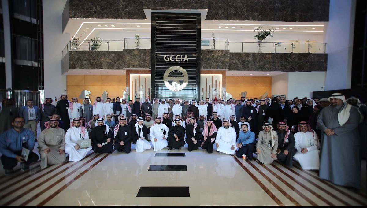 في لقاء بهيج، احتفلت شركة المختبر الخليجي بإنجازاتها خلال العام ٢٠٢٥، وودعت رئيسها التنفيذي السابق المهندس صالح العمري بعد مرور ١٠ سنوات على تأسيسها، واستقبلت رئيسها التنفيذي الجديد المهندس فهد الحمزي إيذانا بدخول مرحلة جديدة من التطوير والنمو الاستراتيجي، وقد قدم م. صالح العمري