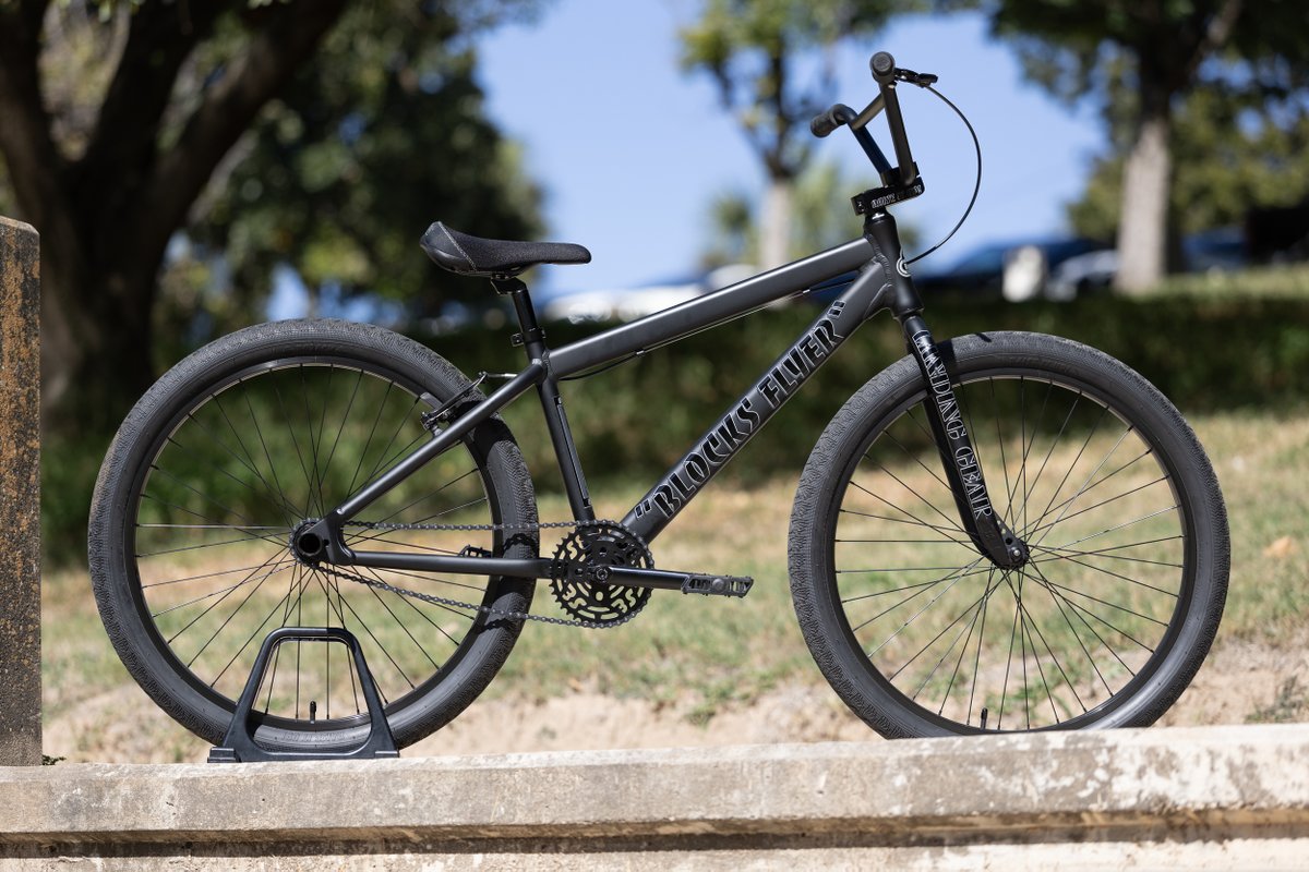 sebikes's tweet photo. The new 26" Blocks Flyer in Matte Black is looking mean! We dropped a video last night with @toddlyons breaking down what went into this bike, so don't miss it! We can't wait to see how people add their own flair to this bike! #sebikes #blocksflyer https://t.co/PcvBgEf1IK