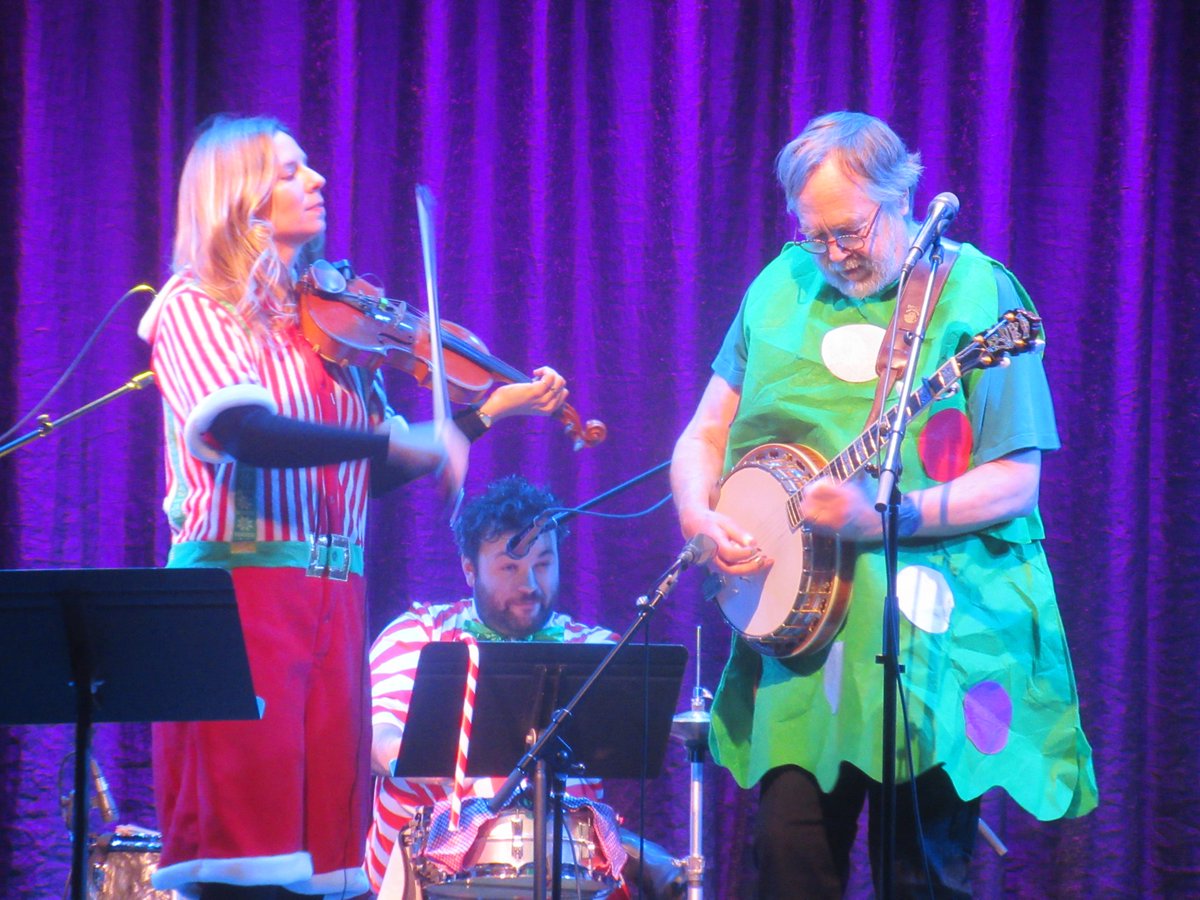 QOTDCT's tweet image. #RecentlyInCT / #RecentConcertsInCT:
@TonyTrischka and band @ComeToTheKate, #OldSaybrook, 12/2/2025
[The even more festive second half]