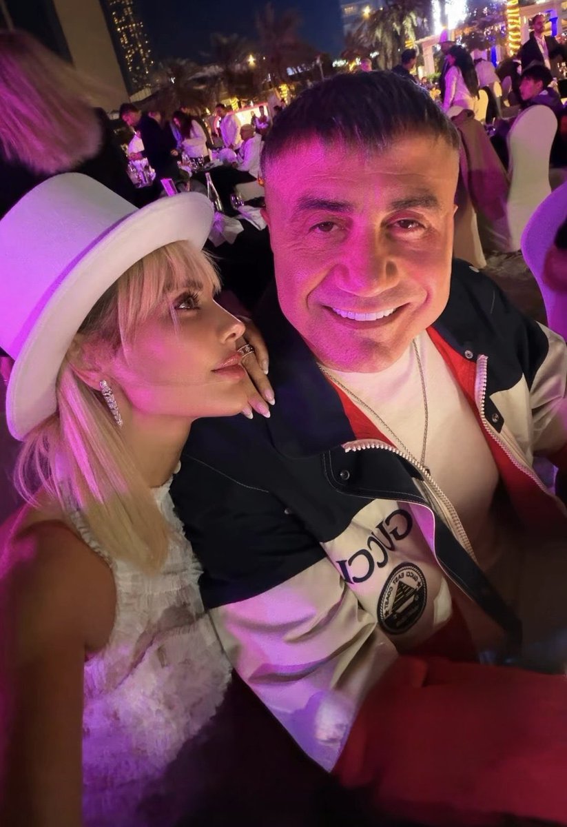 “Ben, sevgisi için bütün hayatından vazgeçmiş bir eşe sahibim.”  

REİS SEDAT PEKER