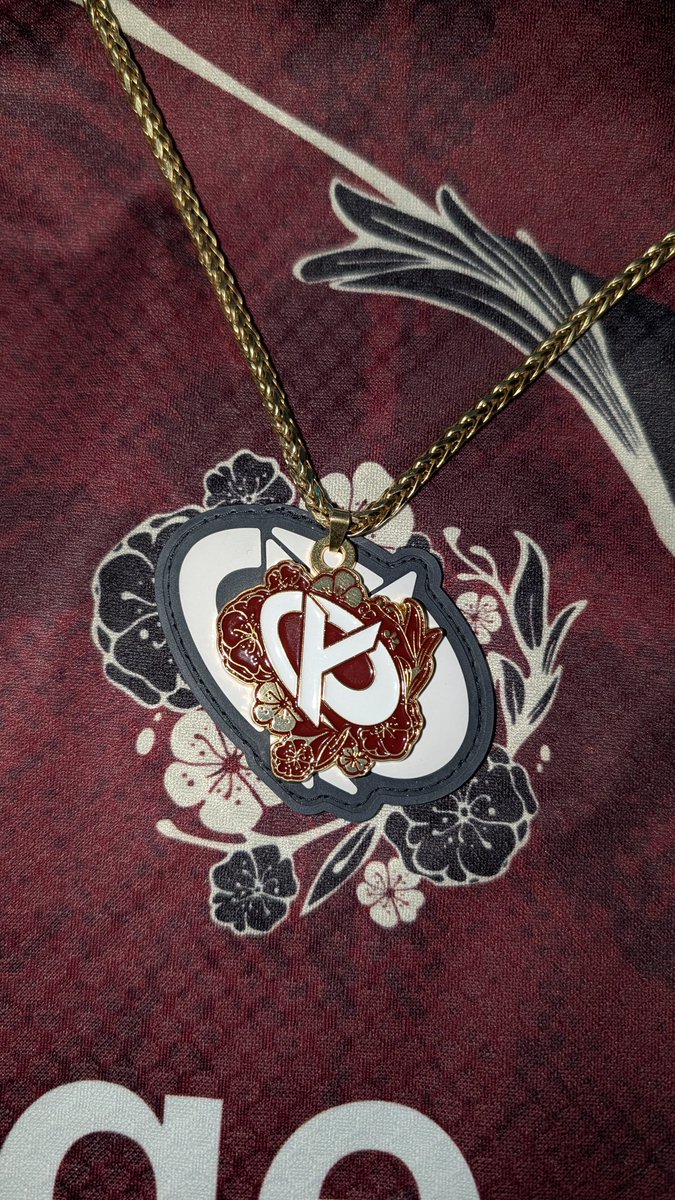 1mbecileHeureux's tweet image. Bonne année je vous fais gagner 10 pendentifs pour commencer.

Il faut simplement me follow et il y a
5 rouges à gagner dans les rt
5 bleus à gagner en commentant
Et 2 codes de 10€ sur le shop KC dans les likes offerts par @DuPanDa14

Tous les 500 rt je rajoute 2 de chaques 💙