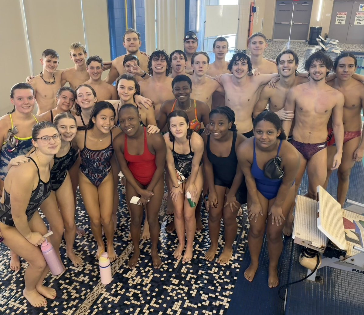 CAHS_SWIM's tweet image. Team 55 Weekly Stats:

-3 Days
-4 Hours Travel Time
-6 Hours Pool Time
-16,100+ Quality Yards
-9+ Miles of Workout
-Countless Breakthroughs

Incredible work by the Winter Warriors! #NoCeiling