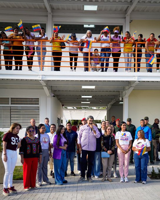 esthefany mata tweet media