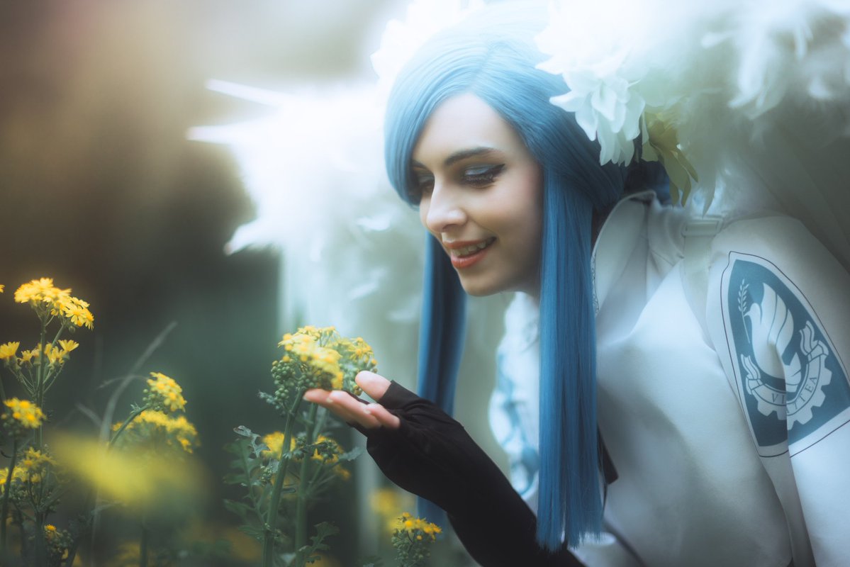 NeonCosplays's tweet image. My Favorite Cosplay of 2025! 💙🪽

This year was all about finding my footing in a whirlwind of change. Just like Dizzy, I found myself blossoming into my new life. ❀

Here's to 2026 &amp;amp; cosplaying more of my most beloved characters!

lightriftphoto
#QueenDizzy #GGST #ディズィー