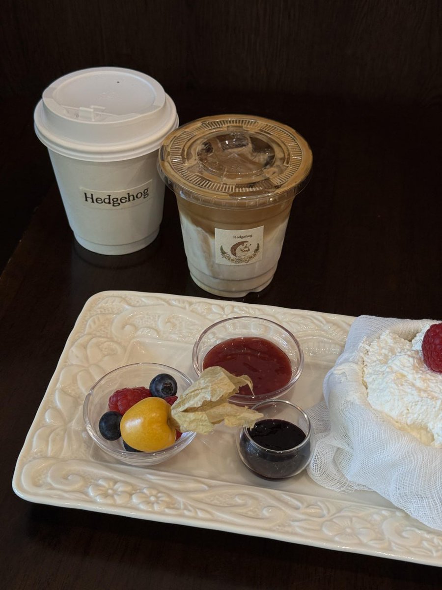dareanimasa's tweet photo. Start a beautiful day with breakfast.🌞💐🍮 https://t.co/3bpBB9lxFR