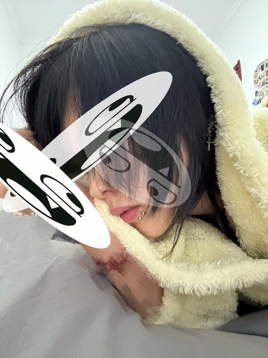 Fke1999267's tweet photo. 我却听见夜晚在我的骨缝里恸哭 https://t.co/EVusdFadKq