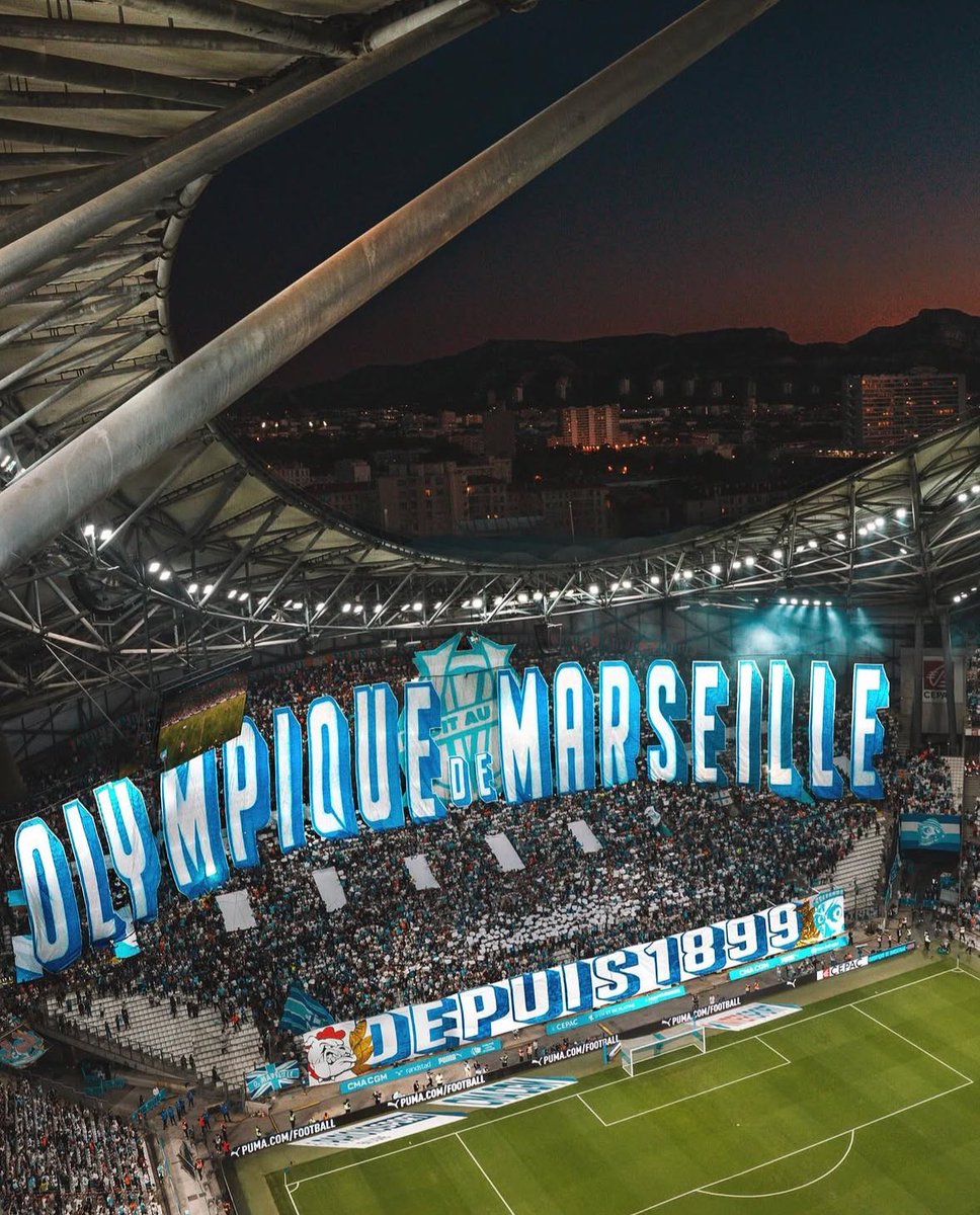 Be_OM13's tweet image. En avance, bonne et heureuse année à la famille Marseillaise !! 💙🤍 

Santé, passion et victoires en 2025 ! ☝🏼🎯