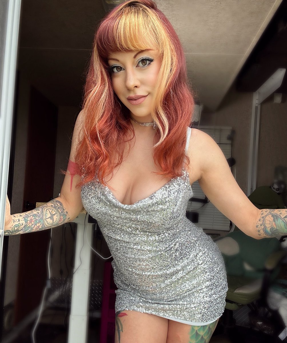 leemaleestream's tweet image. We hit 2026 subs this month which unlocked a 26 hour stream!! I’ll be live for the next two days playing a ton of games! Countdowns and the golden lemur award show tonight! Don’t miss it 
twitch.tv/missleemalee