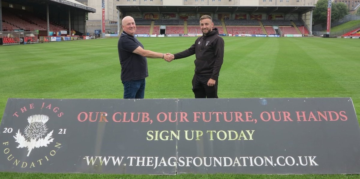 Jags_Foundation's tweet photo. In September we backed @SL11Testimonial and their fundraising efforts in his tenth year in Red and Yellow.
We sponsored holes at both the Footgolf and Golf days, helping Stevie raise funds for charities close to his heart.
Oh and he joined TJF too!
#OurClub #OurLegends
๐ก๐ด๐ก https://t.co/EF3m6QGfkK