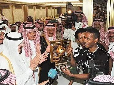 sa3dals3ud's tweet image. ثم انقضت تلك السنون وأهلها
فكأنـها .. وكـأنـهم أحــلام .. !