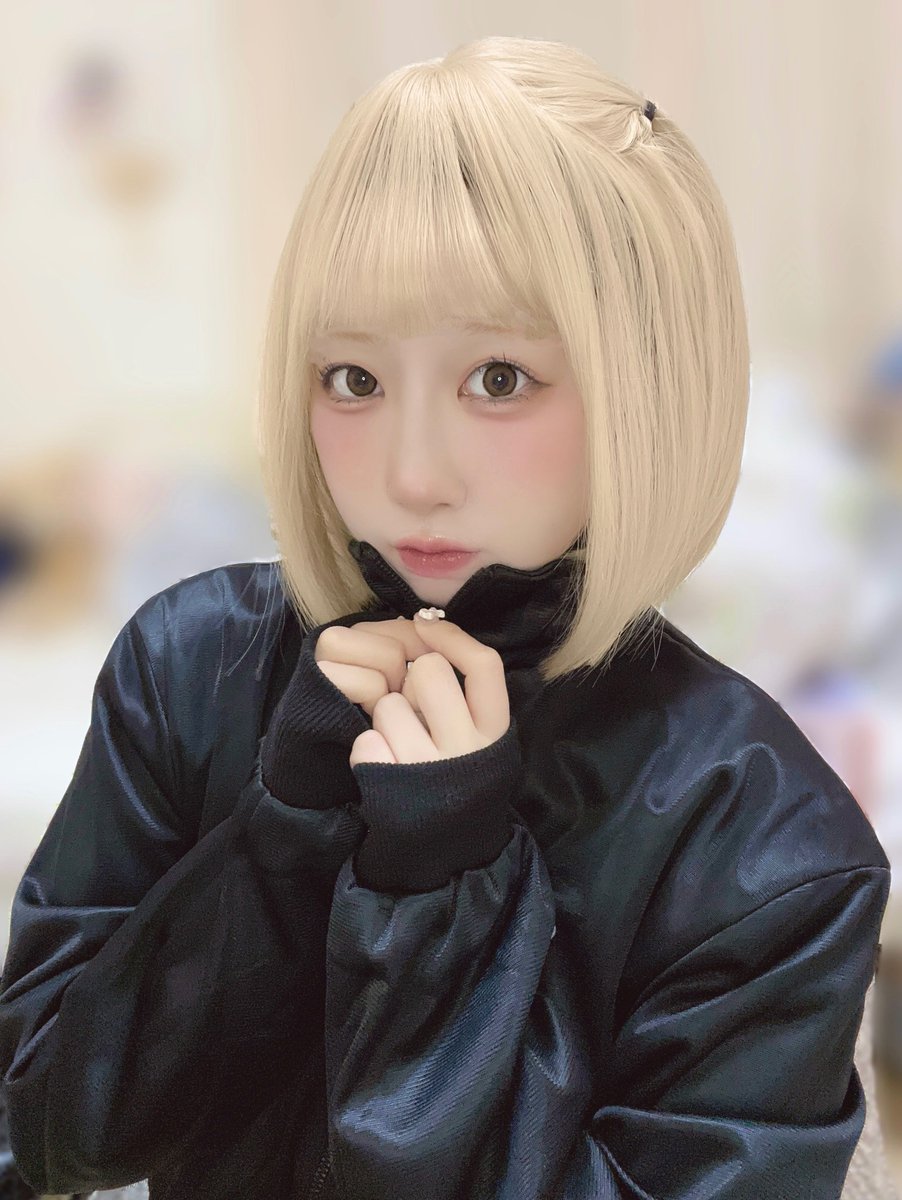 lesson_to_anna's tweet photo. あけましておめでとうございます🐴🎍今年もよろしくね𖤐

(ALTかきました…!) https://t.co/Z9gxnhBJJS