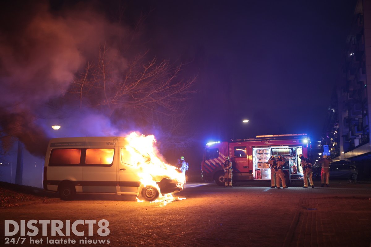 Brand in geparkeerd busje op Prins Johan Willem Frisolaan