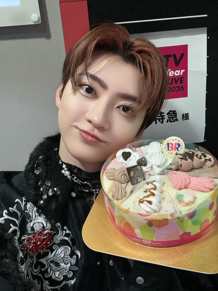 JUNON_jp's tweet photo. ❤️❤️❤️本日のユーキさん❤️❤️❤️

12月31日のアイス🍨
『パレット6』

#3
#ユーキ31アイスチャレンジ
#超特急 https://t.co/05Qs5MPFdq