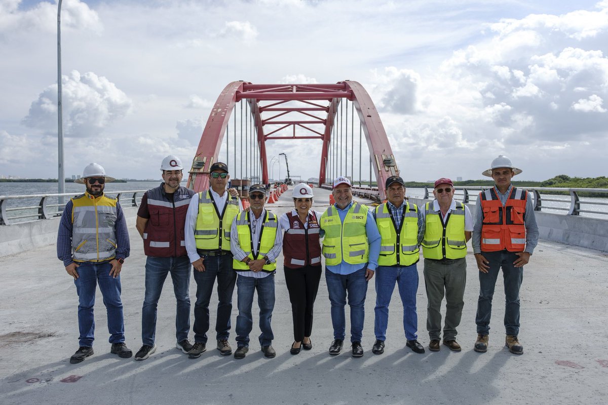 MaraLezama's tweet photo. ¡El Puente Nichupté alcanza ya un 92% de avance y estará listo para usarse a inicios de 2026! 🌉 
Supervisamos esta obra histórica de más de 8 kilómetros de longitud que comenzará a mejorar el flujo vehicular a finales de enero de 2026, reduciendo hasta 45 minutos los traslados hacia la zona hotelera, los centros de trabajo y los hogares de #Cancún. 🏨🏡🌊 

En este gobierno #HumanistaConCorazónFeminista, las promesas se cumplen. El puente tendrá uso totalmente gratuito, contará con tres carriles y se ha edificado con tecnología de última generación para proteger la laguna, generando prosperidad compartida y un desarrollo ordenado para #QuintanaRoo.
