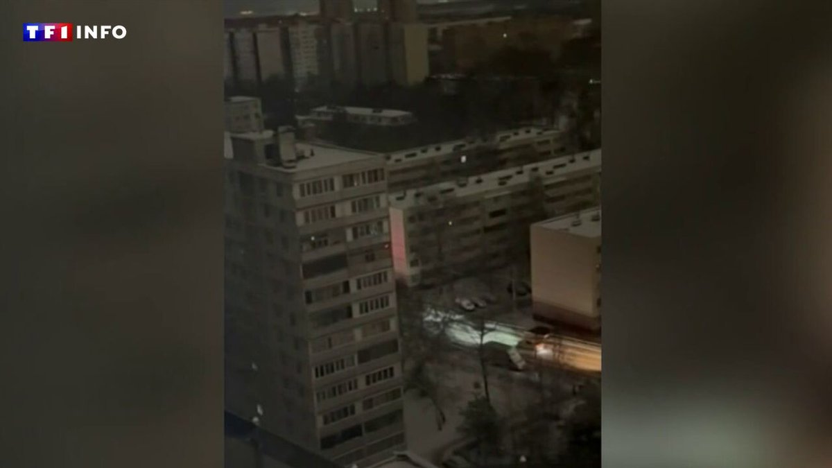 LCI's tweet image. Moscou plongé dans le noir : "Les Ukrainiens ont détruit une bonne partie des capacités de raffinage de la Russie" | TF1 Info
➡️ l.tf1info.fr/hR1