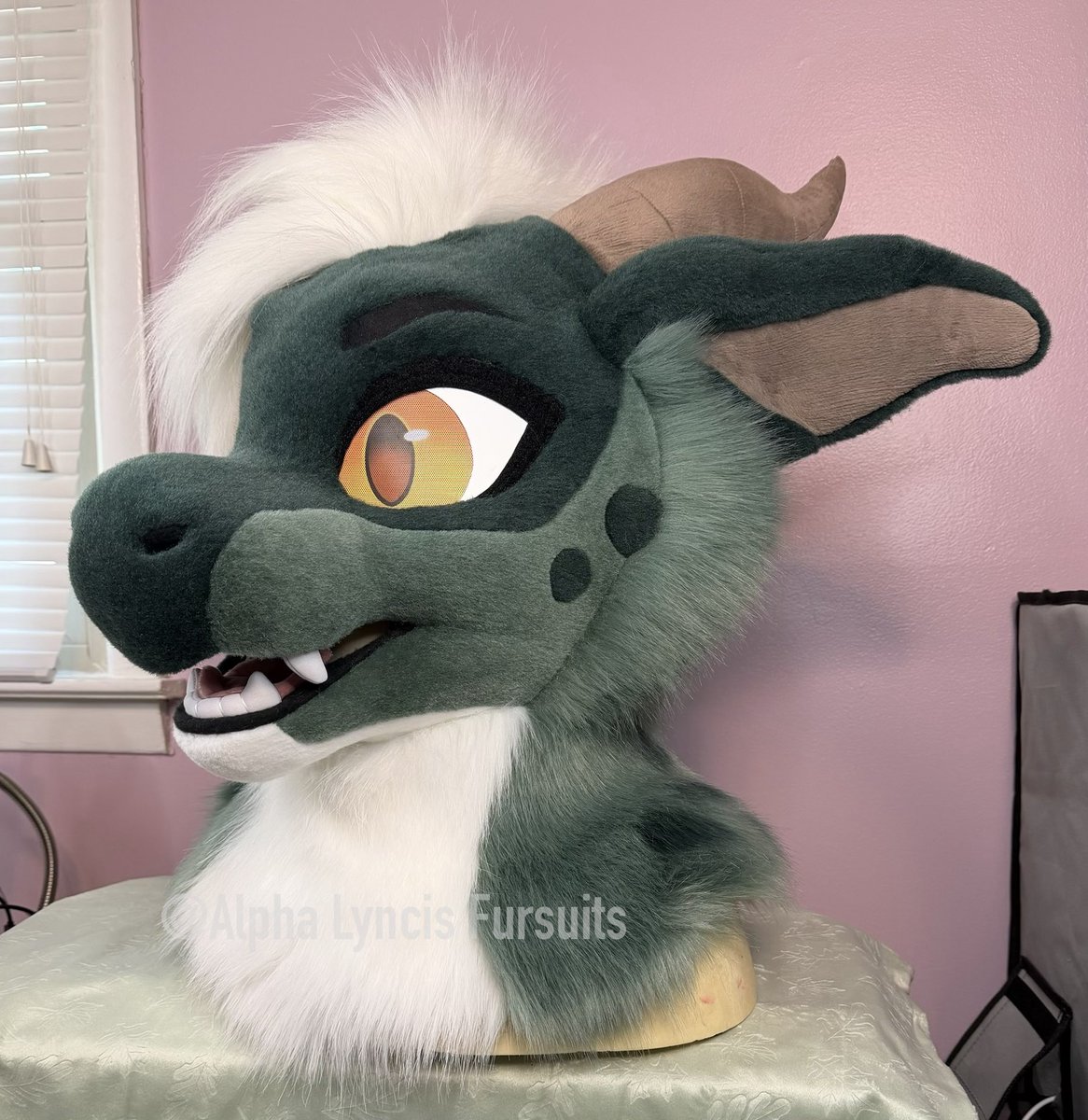 AlphaLyncis's tweet image. Welcome the adorable Kale the dragon to the family!!!  Still need to finish his tail before he heads home! 💚✨