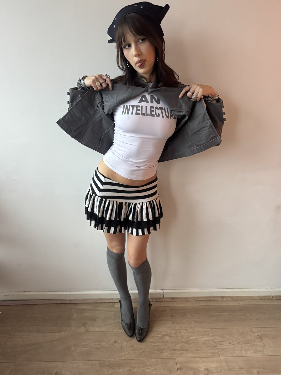 apoahs's tweet image. also the past few months I’ve been on my fashion shit hope u haven’t missed me too much BUT im still alive love u all happy new year