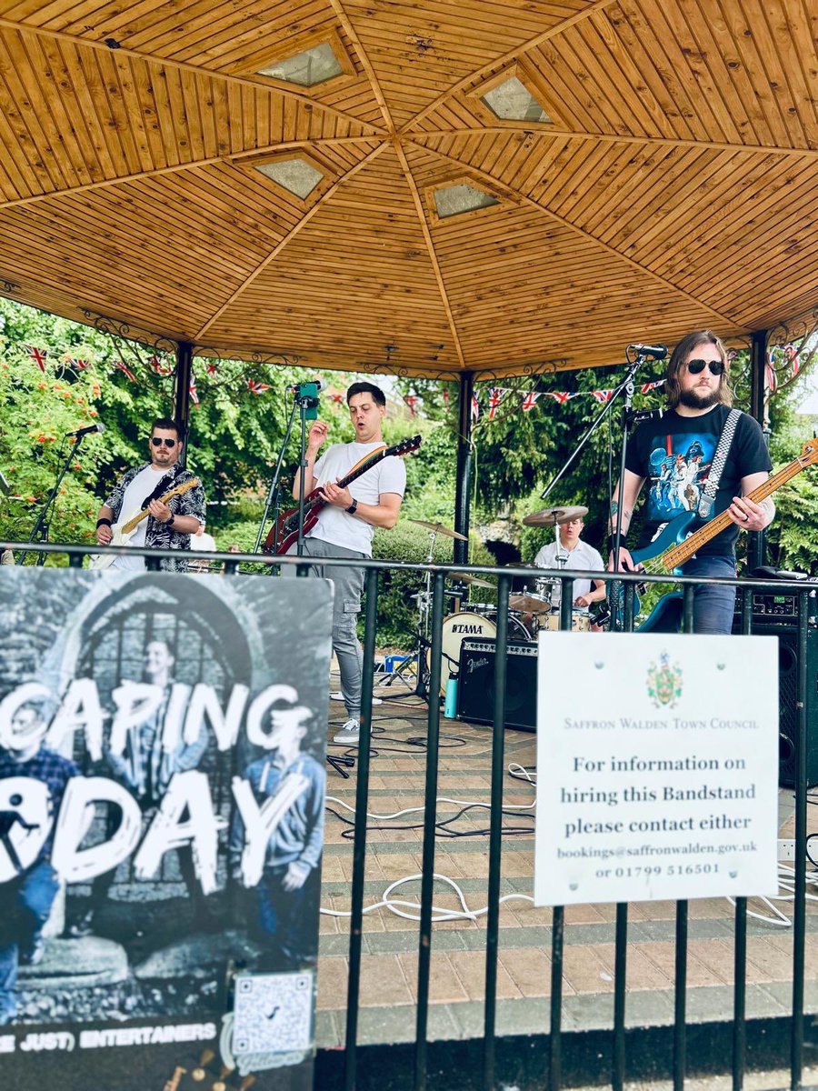 EscapingTodayUK's tweet image. Happy New Year! We have been rather quiet in 2025, for which we apologise, but we are planning bigger and better things in 2026 - join us for the ride! 🖤 x 

#HappyNewYear2026